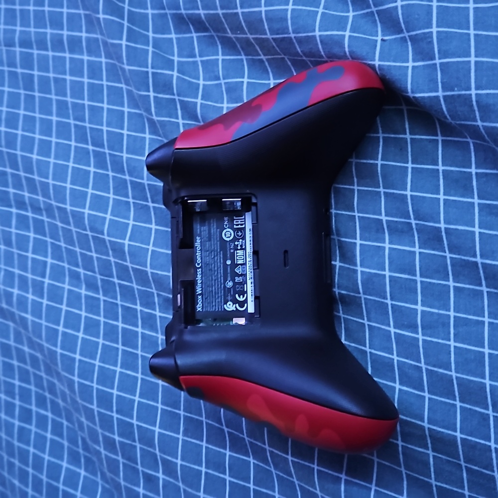 Xbox controller - Picture 2 of 2